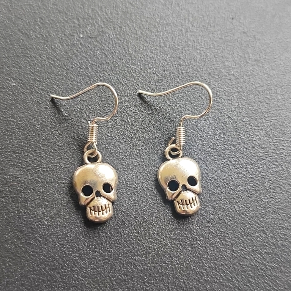 Skull earrings